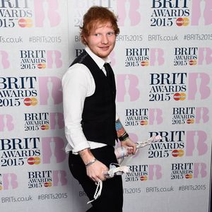 Zu dick? Ed Sheeran presste sich in ein Korsett