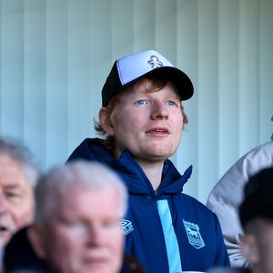 Ed Sheeran feuert Englands Nationalelf live im Stadion an!