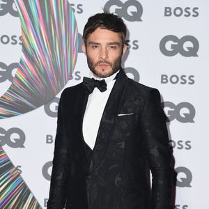 Hat sich Ed Westwick verlobt?
