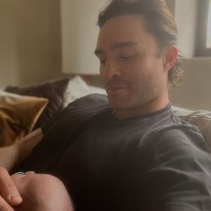 Ed Westwick teilt süßes Foto mit seinem neugeborenen Sohn