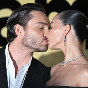Ed Westwick und Amy Jackson knutschen auf dem Red Carpet