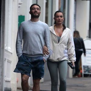 Ed Westwick und Amy Jackson wurden Arm in Arm gesichtet!
