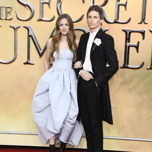 Acht Jahre verheiratet: Eddie Redmayne verrät sein Eherezept