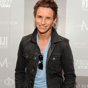 Hart! Eddie Redmayne zeigt krassen Muskel-Bauch