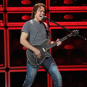 Nach Krebstod: Promis gedenken Rockstar Eddie Van Halen (†)