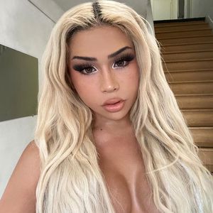 Influencerinnen werden von einer Männergruppe angegriffen!