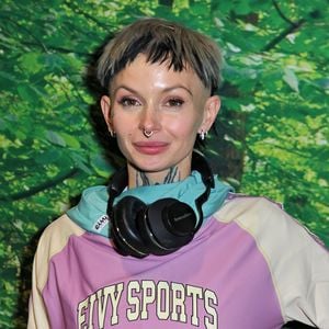 Edith Stehfest vor der Abreise zum RTL-Dschungelcamp 2025 am Flughafen Frankfurt