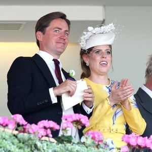 Prinzessin Beatrice und Edoardo teilen seltenen Kussmoment
