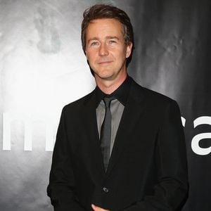 Nach Tod von Feuerwehrmann am Set: Nun spricht Edward Norton