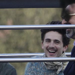 Timothée Chalamet und Edward Norton machen Doppeldecker-Tour