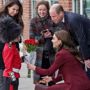 Mini-Gardist: So süß wurden Prinz William und Kate begrüßt