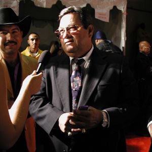 Selena Quintanillas Familie ehrt Vater in privater Zeremonie