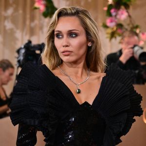 Golden Globes: Miley Cyrus kommt ihrem Ex ganz schön nah