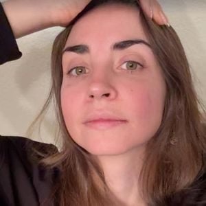 "Dringende OP": Ekaterina Leonova nimmt Fans an OP-Tag mit
