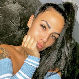 Beim Duschen verletzt: Elena Miras kann sich kaum anziehen