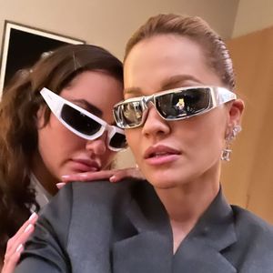 Seltenes Foto: Rita Ora mit ihrer Schwester Elena auf Event