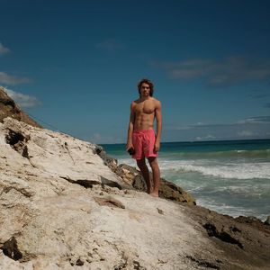Nur in Boxershorts: Boris Beckers Sohn Elias auf heißen Pics