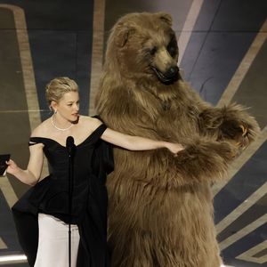 Oscars 2023: Dieser Promi steckte unter dem Bärenkostüm!