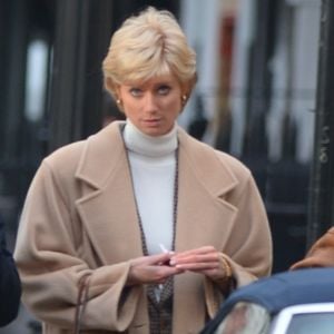 So sieht Elizabeth Debicki in "The Crown" als Lady Di aus