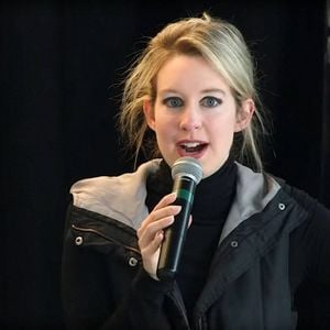Darum gibt es einen Hype um die Elizabeth-Holmes-Doku