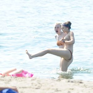 Seltene Fotos: Elizabeth Olsen & Dakota im Bikini!