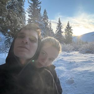 Elle Fanning turtelt verliebt mit ihrem Gus Wenner in Aspen