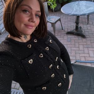 Elle King präsentiert ihren immer größer werdenden Babybauch