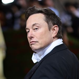 Elon Musk ist außer sich! Stalker stellte Sohn im Auto nach