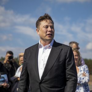 Milliarden-Deal: Elon Musk legt den Twitter-Kauf auf Eis!