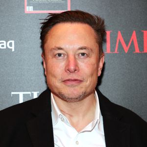 Ex Grimes verrät: Elon Musk schneidet sich selbst die Haare