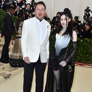 Grimes enthüllt Details zur Erziehung von Kindern mit Elon
