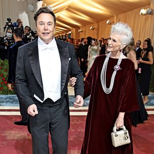Sohnemann Elon wieder Single: Maye Musk ist total traurig!