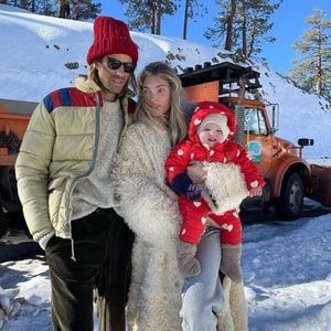 Stylishe Familie! Elsa Hosk mit Freund und Baby im Schnee