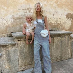 Lässige Mama! Elsa Hosk posiert cool mit ihrem Baby Tuulikki