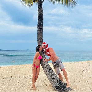 Elsa Pataky und Chris Hemsworth feiern Weihnachten am Strand