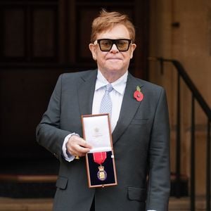 Elton John, Sänger