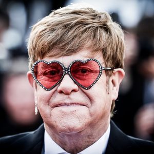 Starke Hüftschmerzen: Elton John gibt ein Gesundheitsupdate