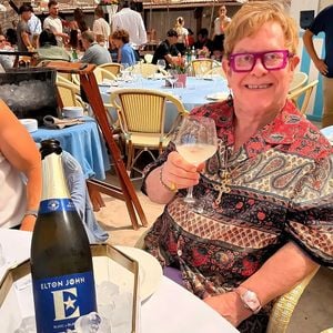 "Dankbar": Elton John feiert 36 Jahre ohne Alkohol