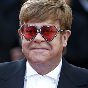 "Höhere Macht" soll Elton John durch schwere Zeiten helfen
