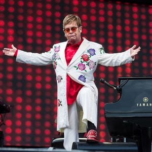 Das ist die wahre Geschichte hinter Elton Johns "Rocket Man"