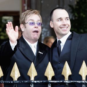 Gewusst? Sie waren die Ringträger bei Elton Johns Hochzeit