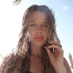 Drei Wochen nach Bauchmuskel-OP: Emely Hüffer teilt Update