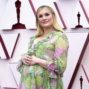 "The Crown"-Emerald gibt Schwanger-Debüt bei den Oscars!