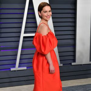 "Wie ein Hai": So bleibt Emilia in Öffentlichkeit unerkannt!