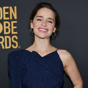 Emilia Clarke bezaubert im sommerlichen Look bei Premiere