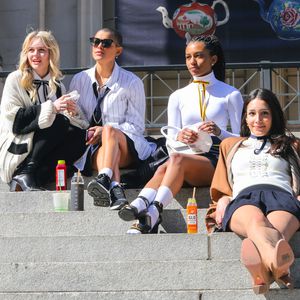 Neue Fotos vom Set des "Gossip Girl"-Reboots veröffentlicht