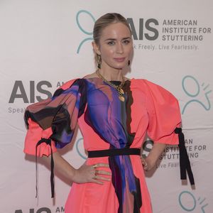 Knalliger Look: Emily Blunt zeigt sich in farbenfrohem Kleid