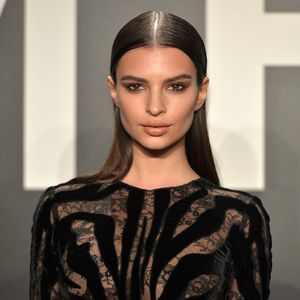 Nach Scheidung: Emily Ratajkowski hat ihren Ehering noch