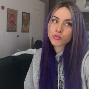 Influencerin lässt sich Krone aus entfernten Rippen machen