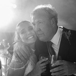 Nach Remission: Emily teilt Foto mit Papa Jeremy Clarkson
